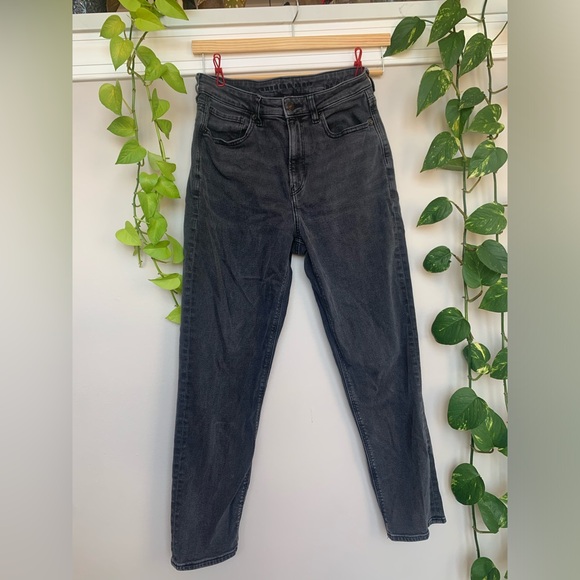 American Eagle Stretch Curvy High Waist Mom Jean, Black/Gray Size 8 - Picture 1 of 6